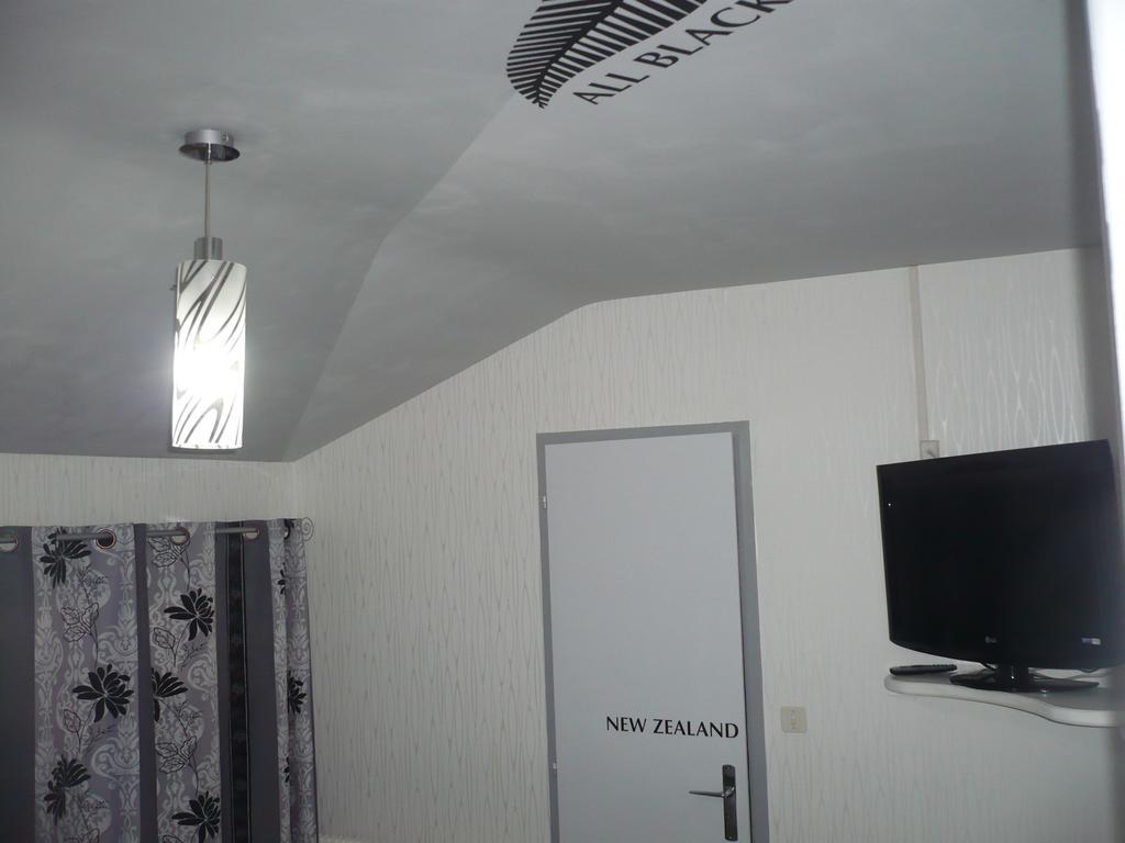 Hotel Bon Accueil Oyonnax Δωμάτιο φωτογραφία